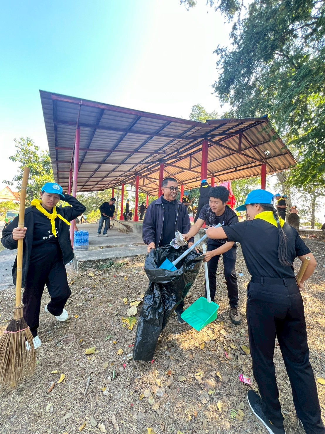 title - ส.ป.ก.ยโสธร ร่วมกิจกรรมจิตอาสาพัฒนาเนื่องในโอกาสวันคล้ายวันประสูติ สมเด็จพระเจ้าลูกเธอ เจ้าฟ้าสิริวัณณวรี นารีรัตนราชกัญญา